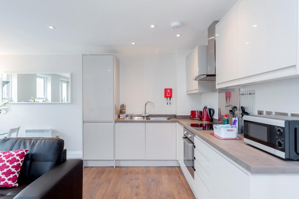 Roomspace Serviced - Trinity House * Reigate